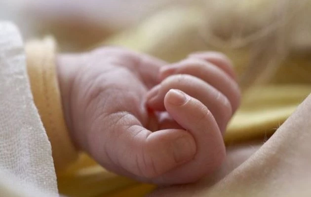 Ξεσκέπασαν κύκλωμα εμπορίας βρεφών – Τι «ταρίφα» είχαν για μωρό 4 ημερών!